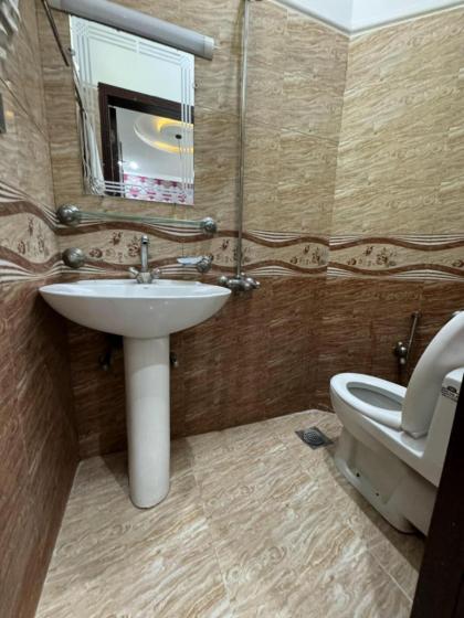 Sky Lodge Guest House - image 26