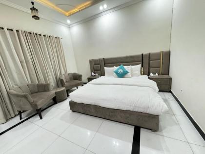 Sky Lodge Guest House - image 27