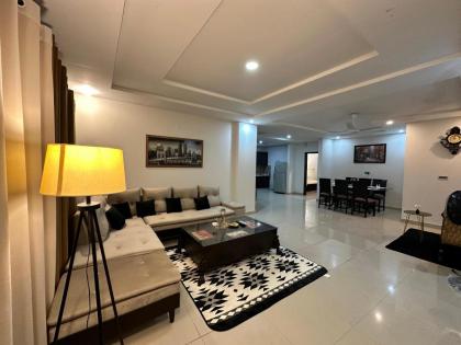 Whispering Willows Suite 