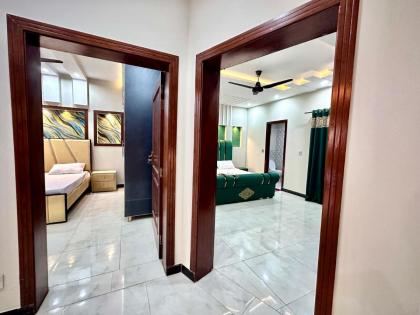 Homely Guests - image 22
