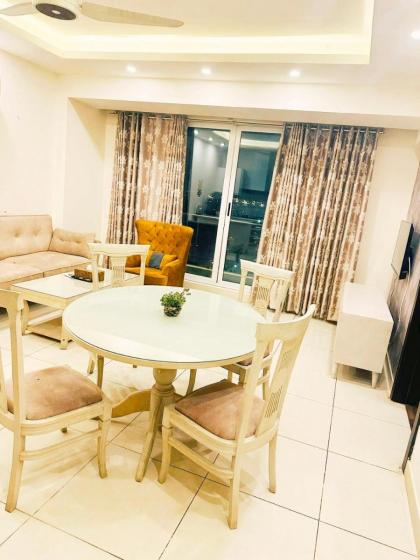 Urban Oasis Retreat! 1 Bed Apartment - image 10