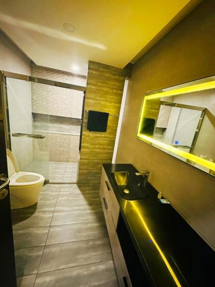 Urban Oasis Retreat! 1 Bed Apartment - image 12